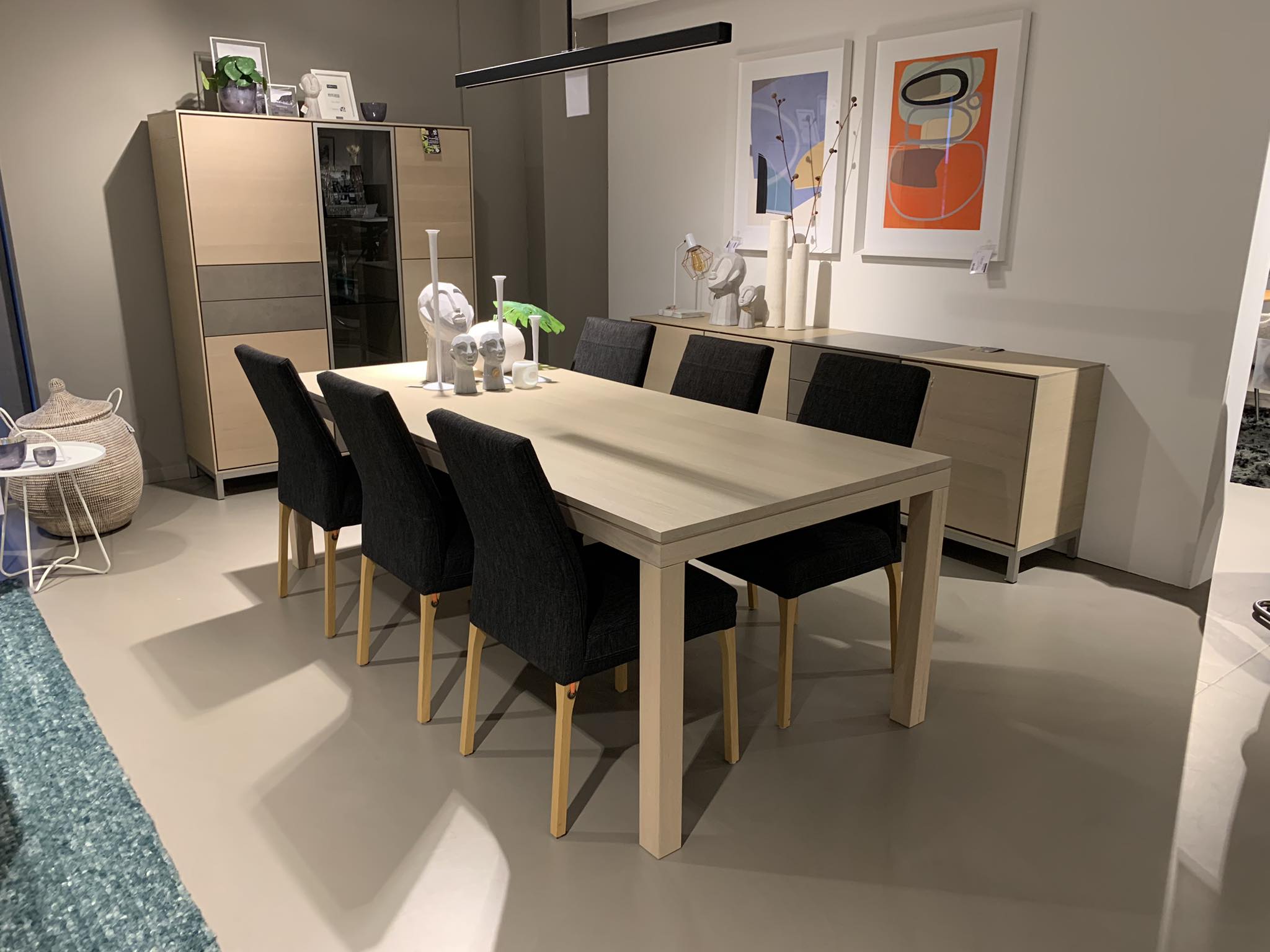 Eetkamer eik met keramiek accenten - Nibema