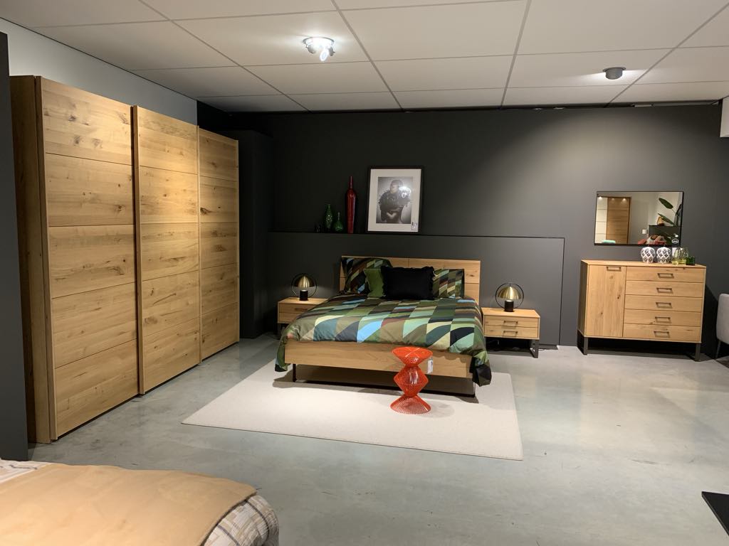 Chambre en chêne bianco (façades massives) - Nibema